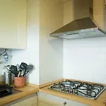 Apartment W Stunning View - Marina - Free Parking & Ac